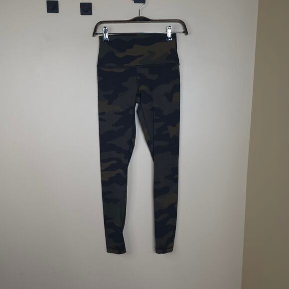 PINK Victoria's Secret Ultimate Legging in Green Camo Size XS - Picture 1 of 7